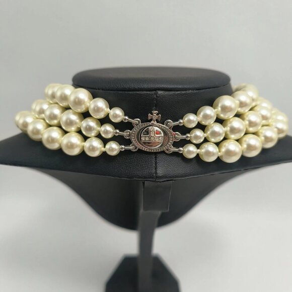 Vivienne Westwood Triple Pearl Necklace Silver Pendant - Picture 6 of 6